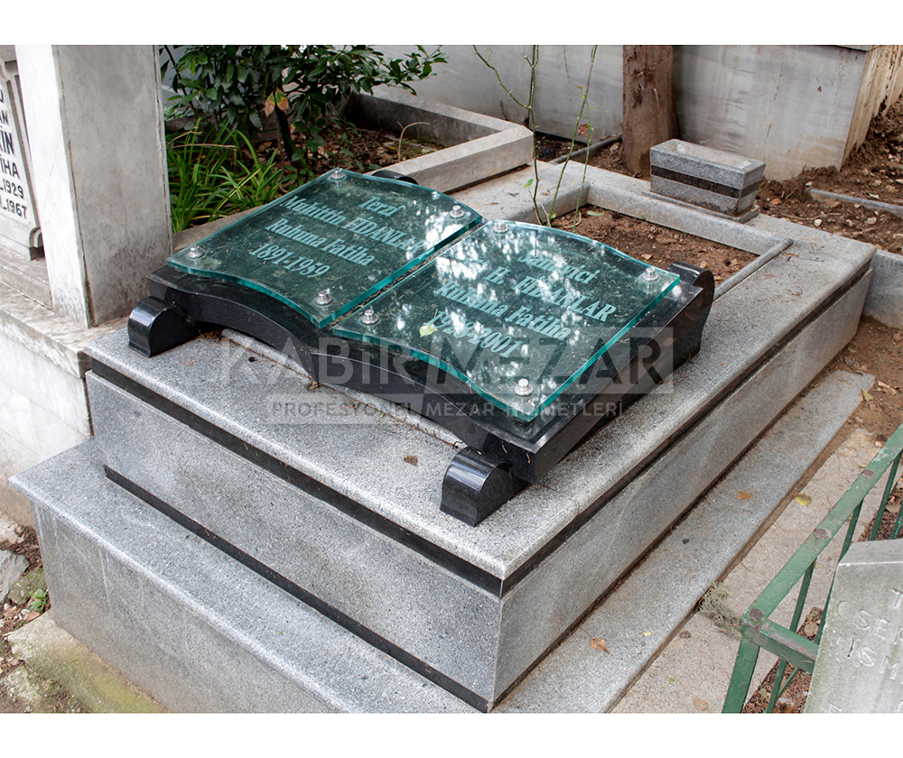 VIP 14 Bergama Granit Özel Tasarım Başlık Taşlı Mezar